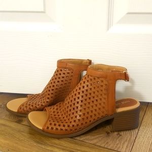 Nine West women sandals size 35